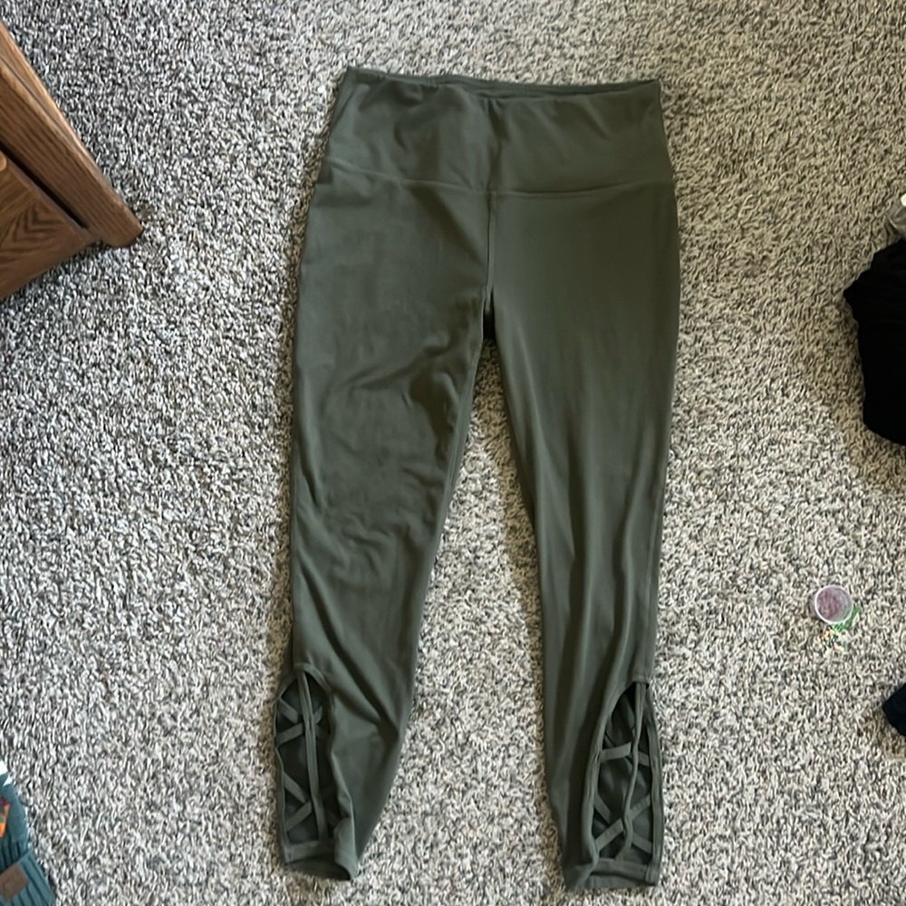 Ankle length green Gaiam yoga pants. Ankle detail
